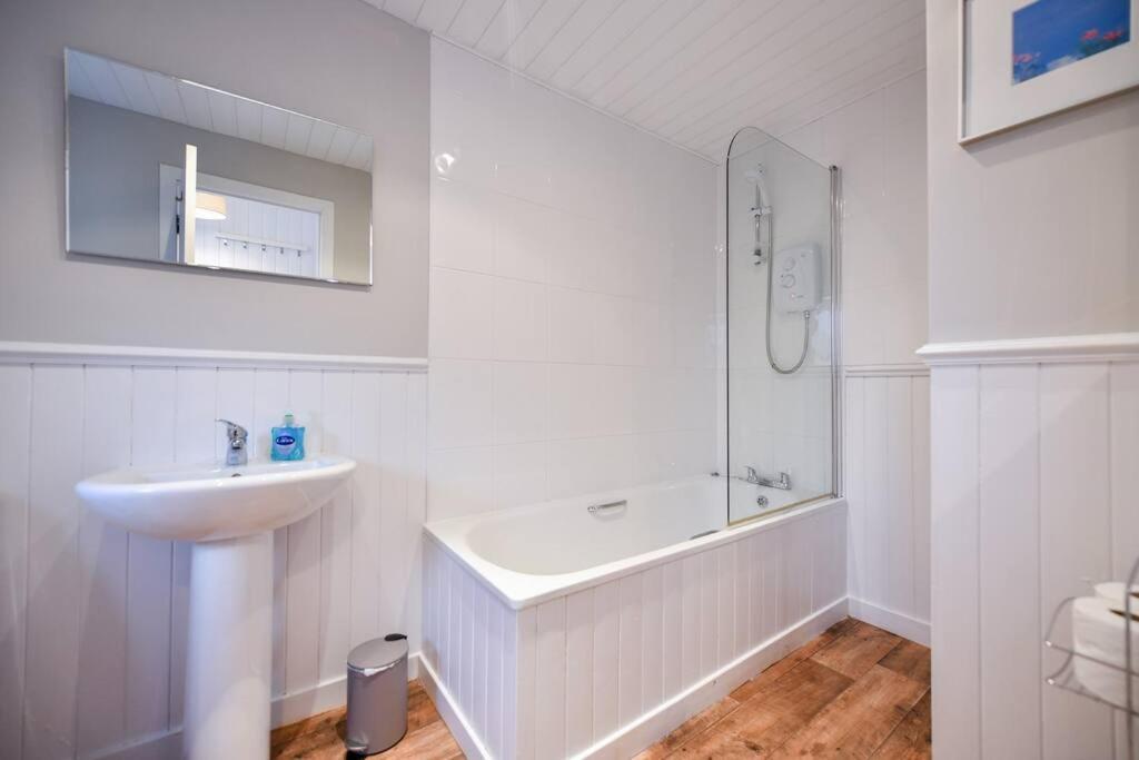 3 Bedroom Townhouse Right On The Harbour Isle of Whithorn Luaran gambar
