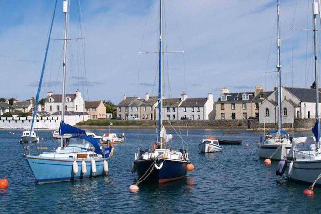 3 Bedroom Townhouse Right On The Harbour Isle of Whithorn Luaran gambar