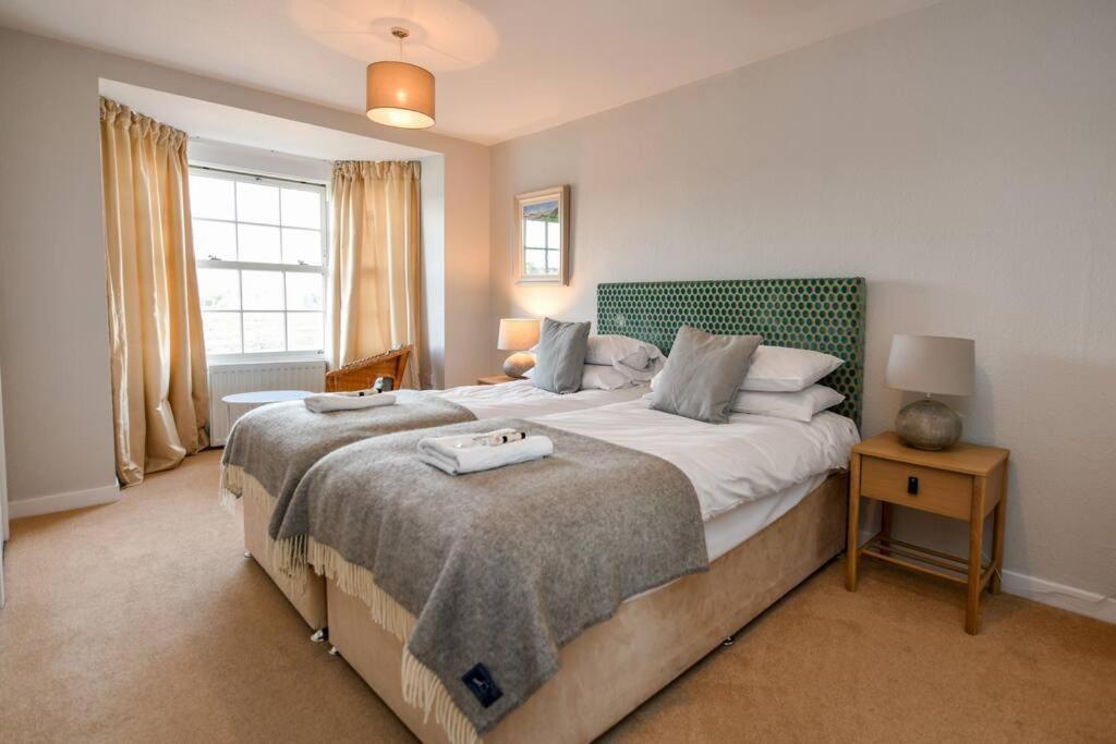 3 Bedroom Townhouse Right On The Harbour Isle of Whithorn Luaran gambar