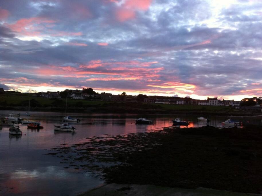 3 Bedroom Townhouse Right On The Harbour Isle of Whithorn Luaran gambar