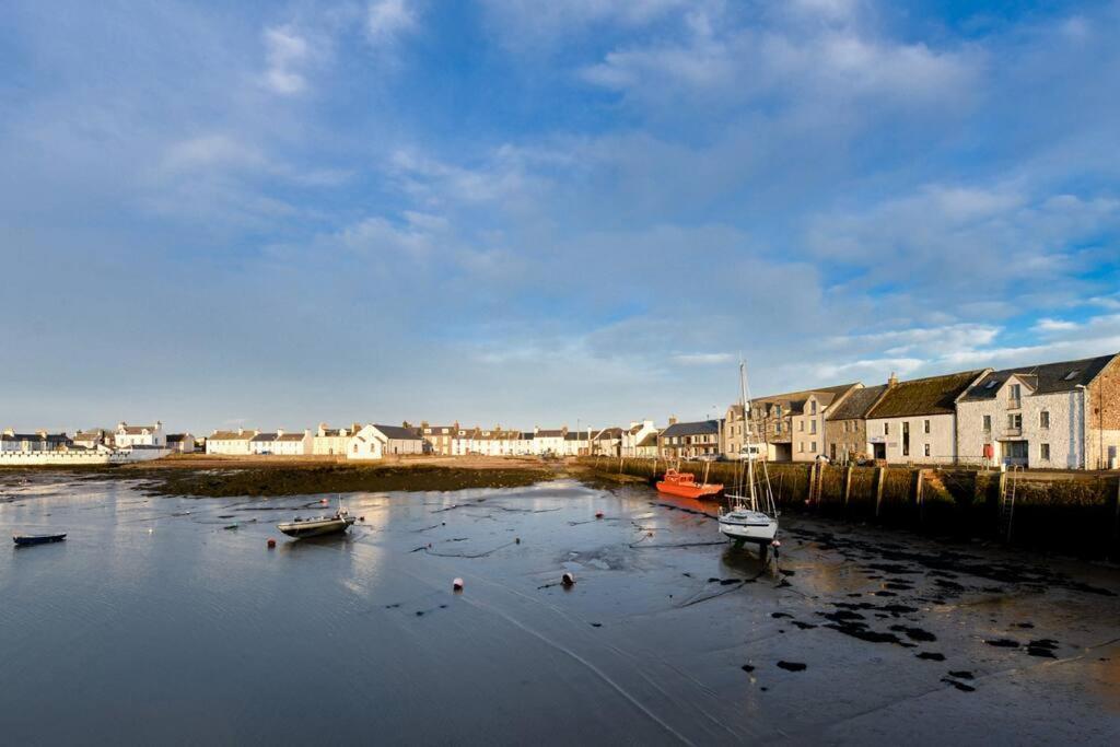 3 Bedroom Townhouse Right On The Harbour Isle of Whithorn Luaran gambar